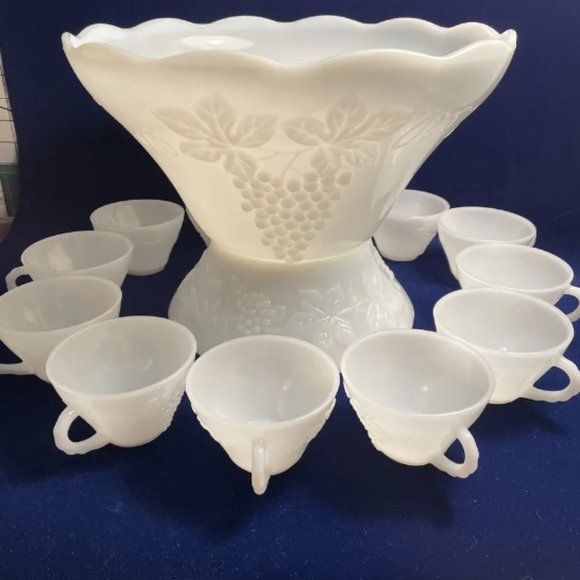 Anchor Hocking milk glass Harvest Grape pattern Salad/Punch Bowl with pedestal - Picture 2 of 3